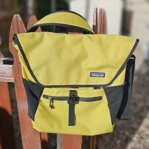 Patagonia Messenger Cross Body Shoulder Computer Laptop Bag